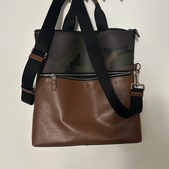 Coach Charles fold over leather bag - Picture 4 of 13